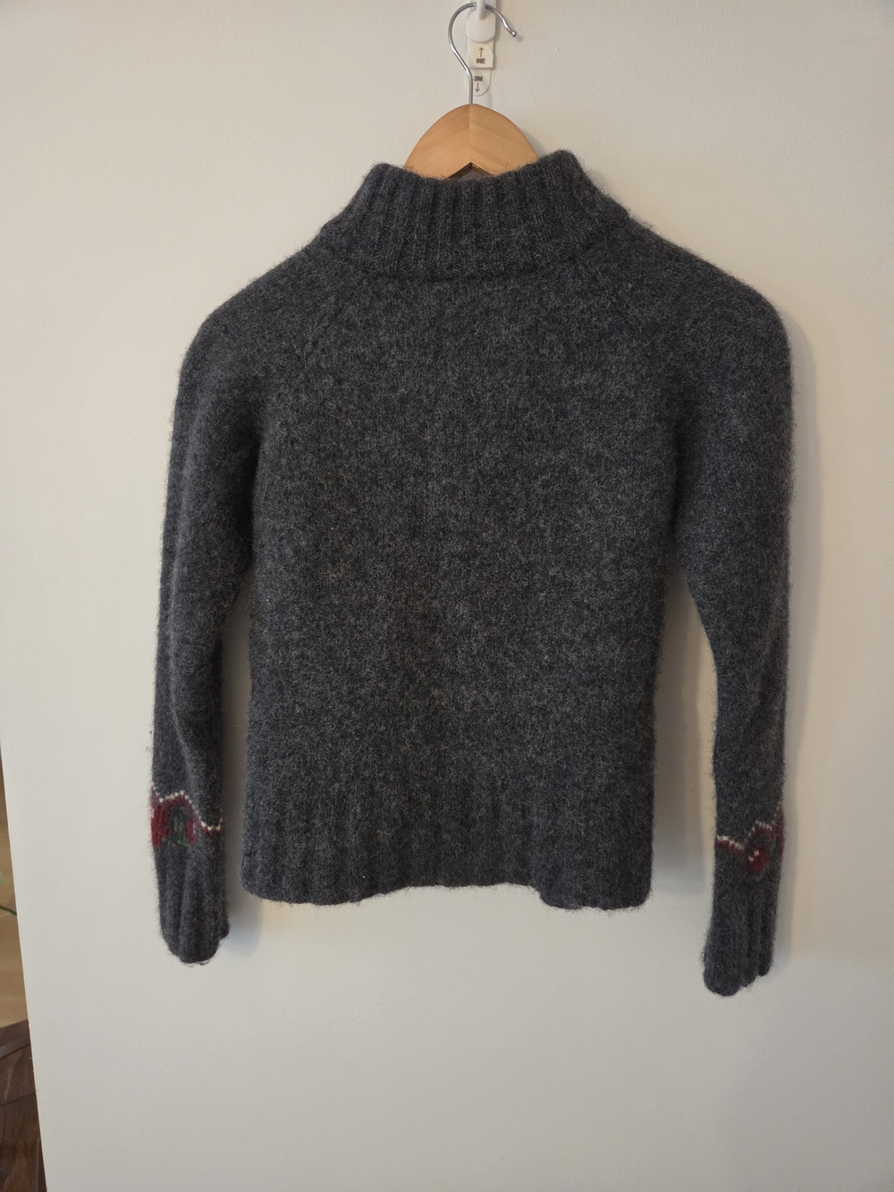 Simons 90s Charcoal Gray Zip-Front Wool Sweater with Berry Accent - Picture 8 of 10